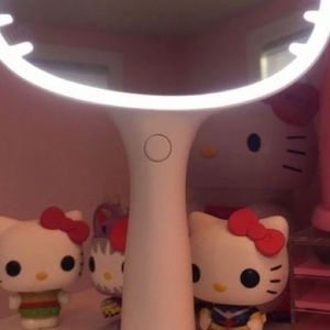 Meet your Posher, Deanyaa .